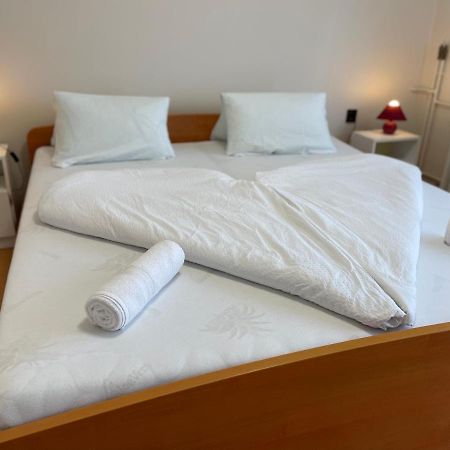 Pingvin Cukrászda Apartman felső szint Balatonmariafurdo Exterior foto
