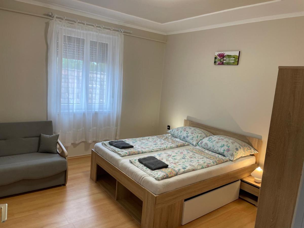 Pingvin Cukrászda Apartman felső szint Balatonmariafurdo Exterior foto