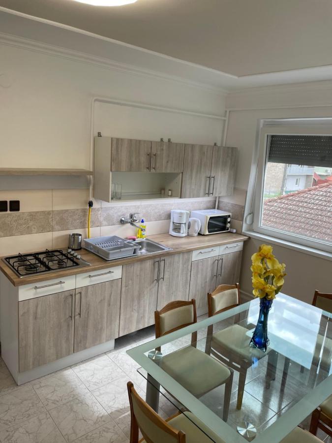 Pingvin Cukrászda Apartman felső szint Balatonmariafurdo Exterior foto