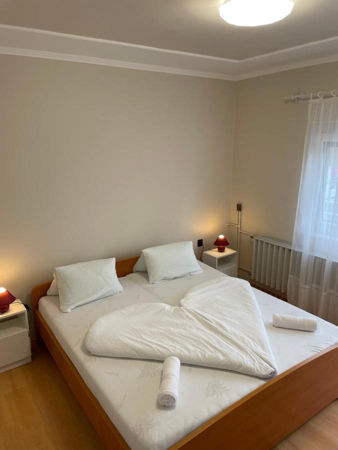Pingvin Cukrászda Apartman felső szint Balatonmariafurdo Exterior foto