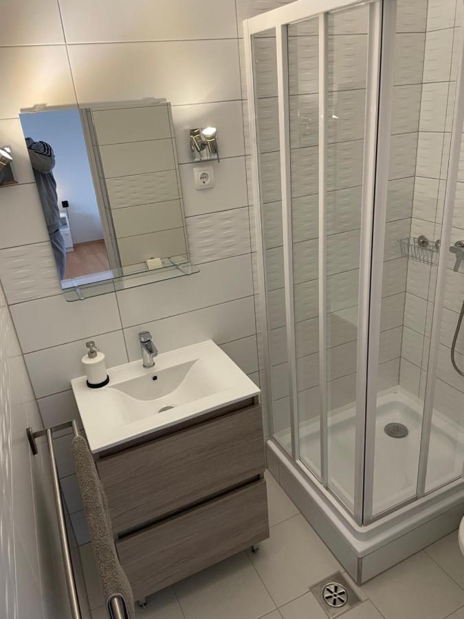 Pingvin Cukrászda Apartman felső szint Balatonmariafurdo Exterior foto