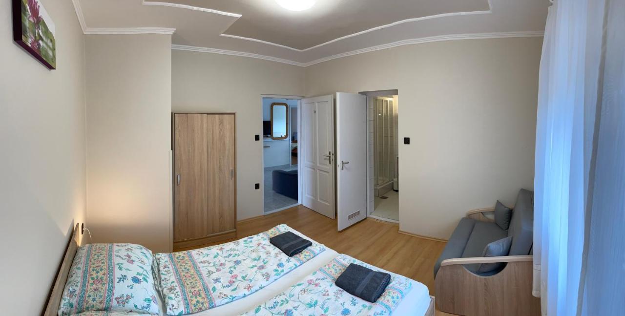 Pingvin Cukrászda Apartman felső szint Balatonmariafurdo Exterior foto