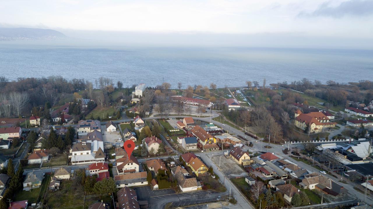 Pingvin Cukrászda Apartman felső szint Balatonmariafurdo Exterior foto